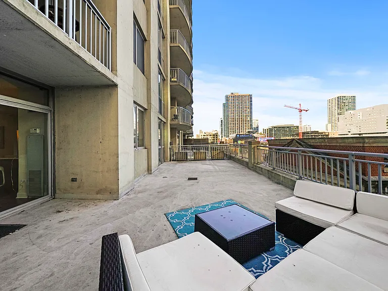 625 N Dearborn St #960 — Photo 25