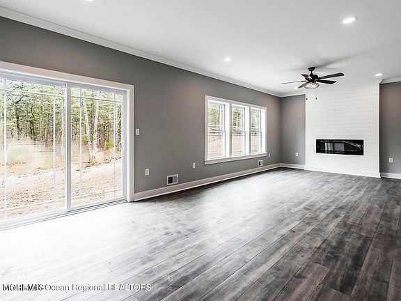 5th image of 751 Leeward Avenue