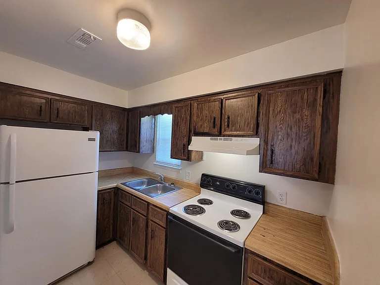 8554 Executive Dr — Photo 13