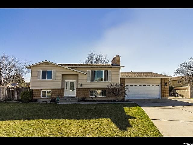 1st image of 2105 W Champagne Cir