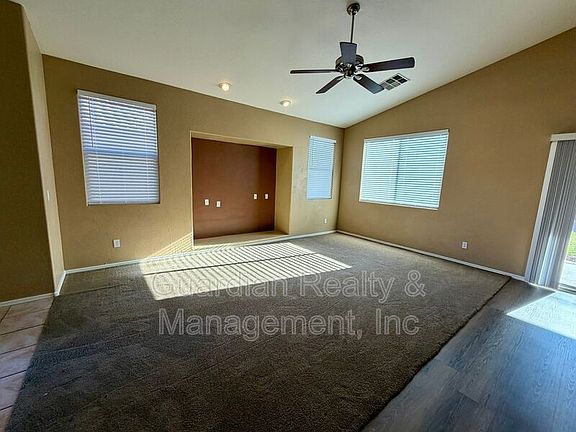 3rd image of 4321 E Augusta Ave