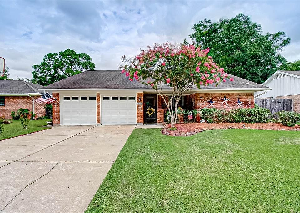 1st image of 2211 Francis Dr