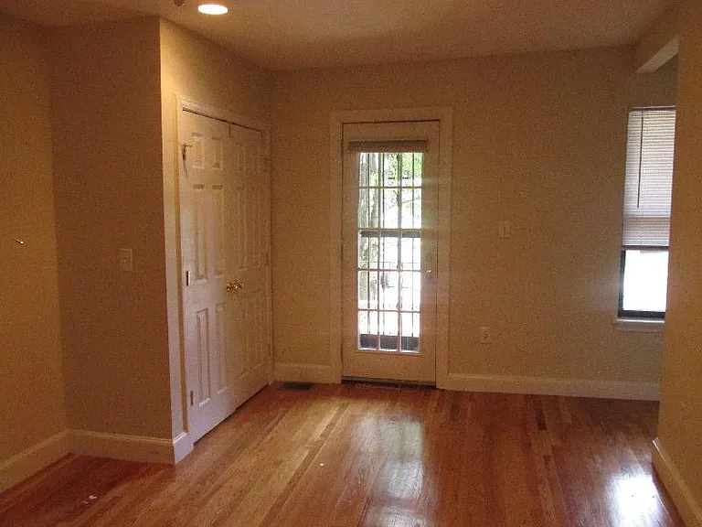 221 W Newton St #1 — Photo 17