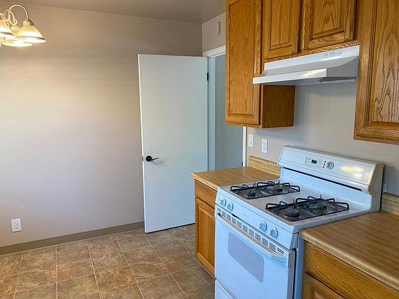 3rd image of 1137 McKinley St