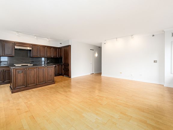 3rd image of 512 N McClurg Ct APT 907