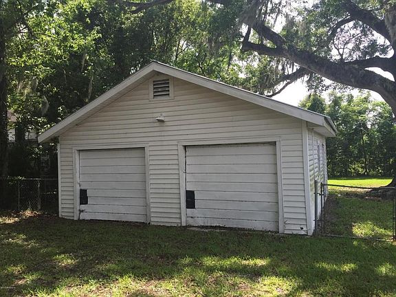Detached garage