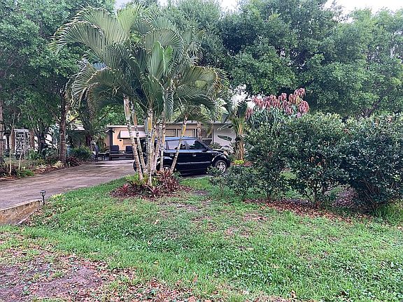 5th image of 323 Vesta Cir
