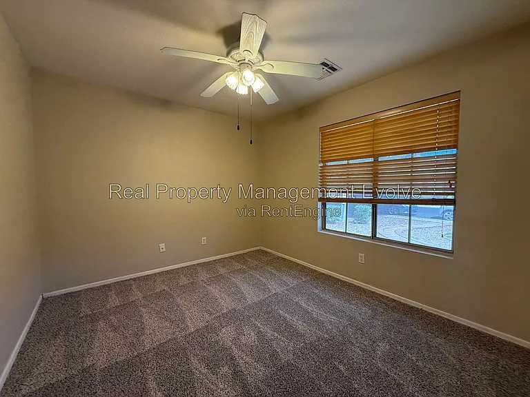 1021 W Park Ave — Photo 25