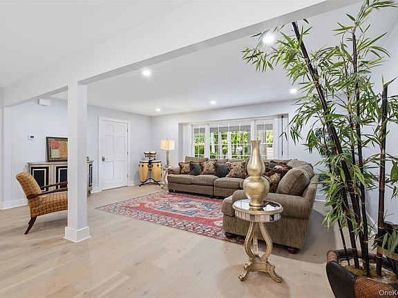 3rd image of 455 Deer Park Road