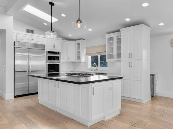 3200 N Poinsettia Ave, Manhattan Beach, CA 90266