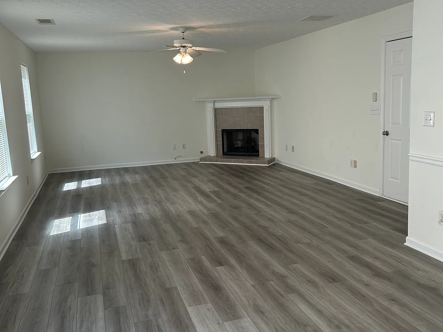 4 bed, 3002 sqft, $2,600 — Photo 4