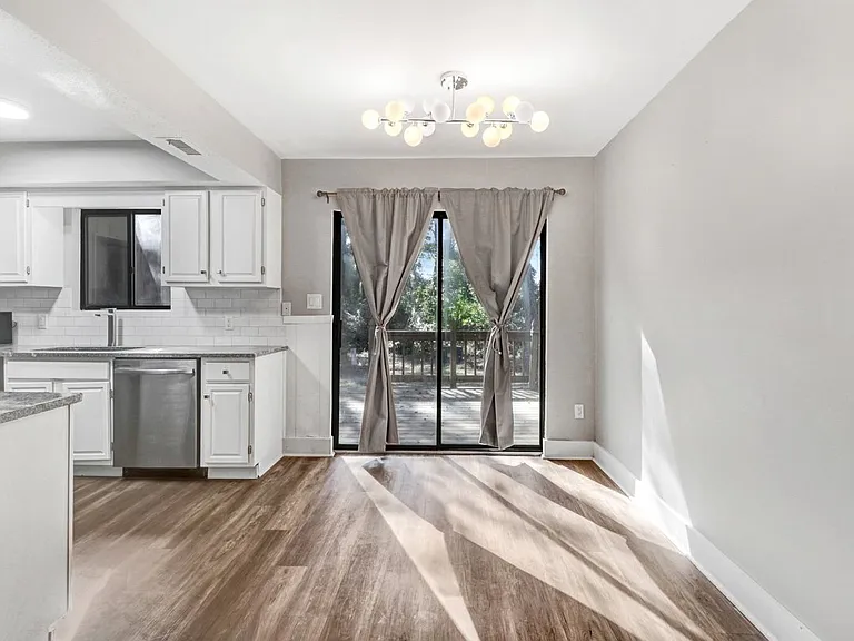 1904 Stephens St — Photo 10