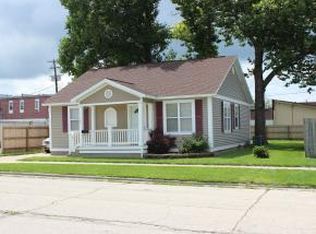 208 7th St, Charleston, IL 61920