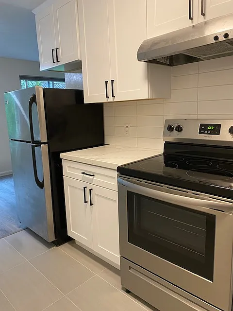 Building Photo - 2633 Greenwich St #204