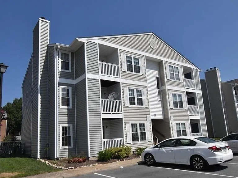 1822 Chantilly Ct — Photo 2