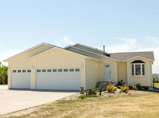 8514 Ridgeland Dr, Bismarck, ND 58503