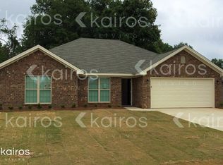 289 Silver Pointe Dr, Elmore, AL 36025