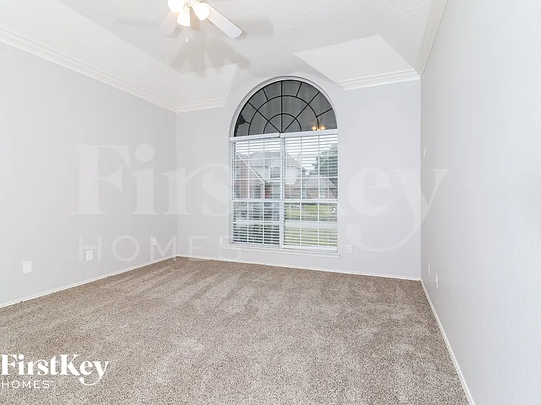 2210 Stillwater Dr — Photo 12