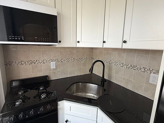 2nd image of 6185 Grove St #2F