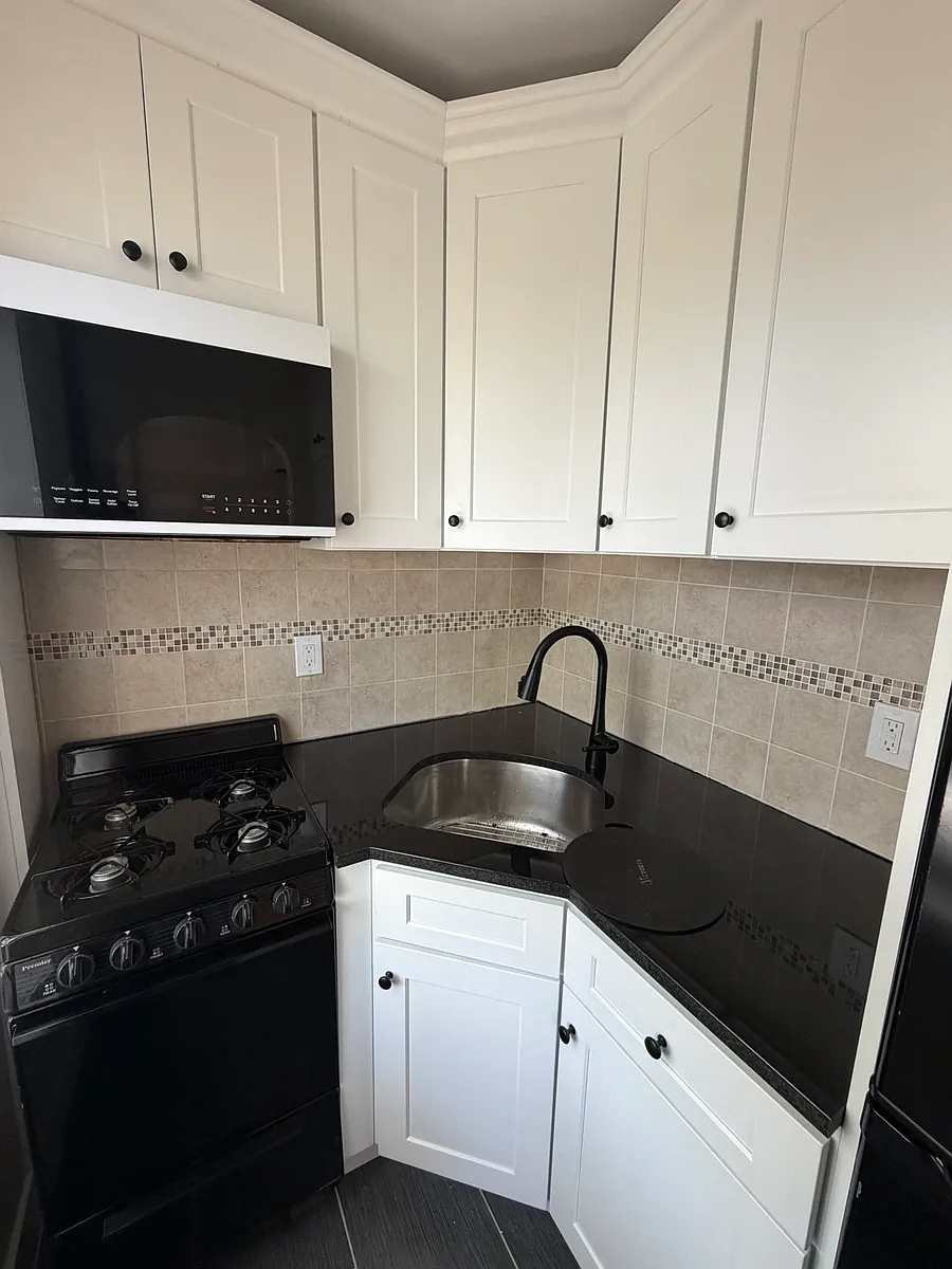 Building Photo - 6185 Grove St #2F