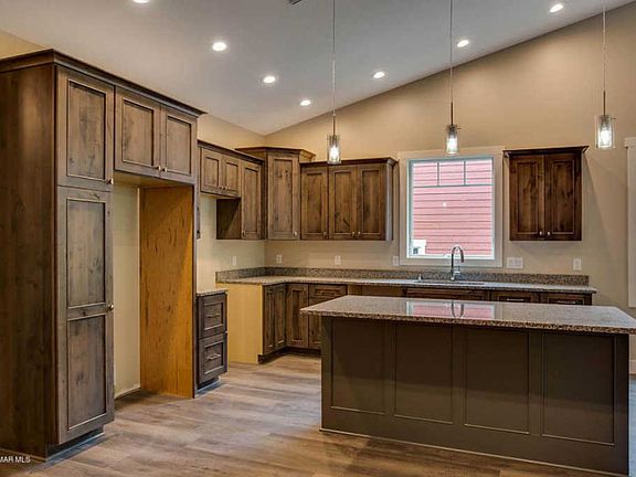 3rd image of 400 Valley Oaks Dr
