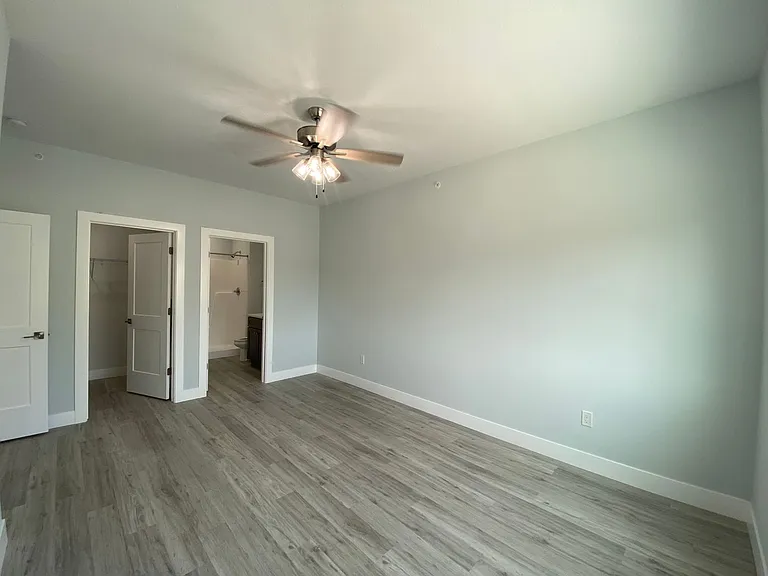 132 E University Ave — Photo 26