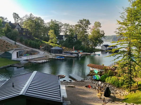 11311 W Grandview Dr, Columbus, IN 47201