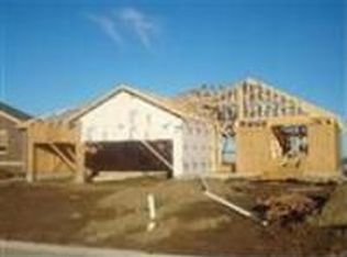 6830 Chandon Dr, Lincoln, NE 68526