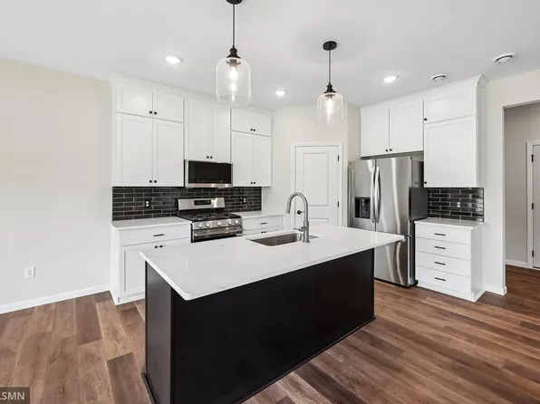 8982 Parkview Cir, Chisago City, MN 55013