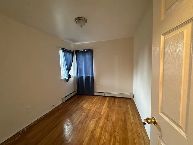 Bay 25 St — Photo 9