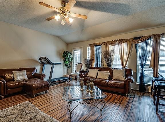 5th image of 621 Flagstaff Dr