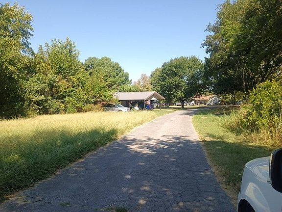 4th image of 17565 Robin St
