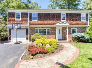 428 Stratton Rd, New Rochelle, NY 10804