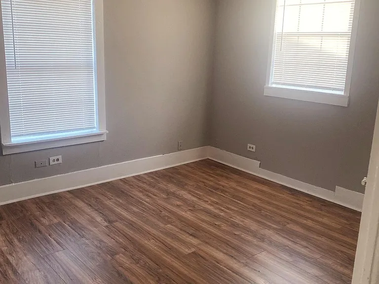 143 Tremlett Ave #D — Photo 6