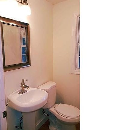 2nd image of 208 Cedarhurst Ln