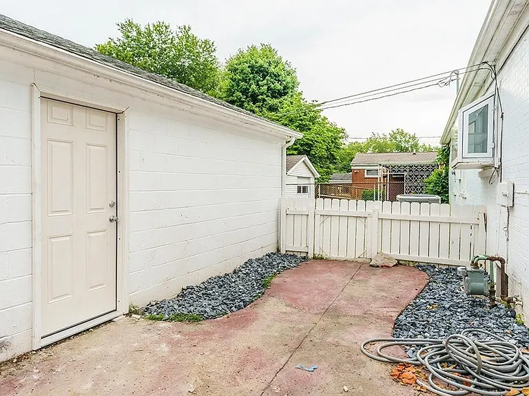 493 Barkley Dr — Photo 22