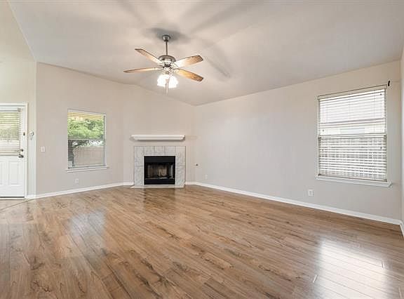 5th image of 326 Stewart Dr