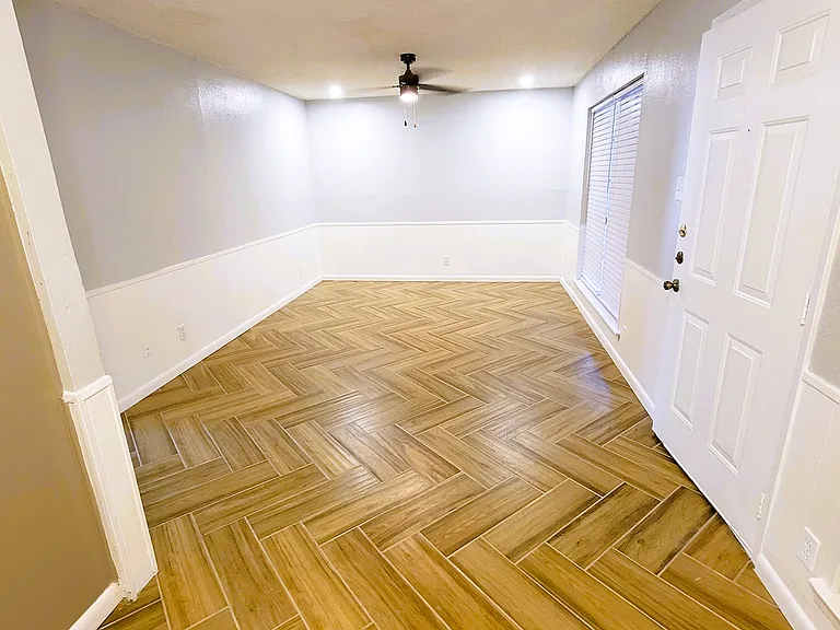 425 N Gilmer St #9 — Photo 1