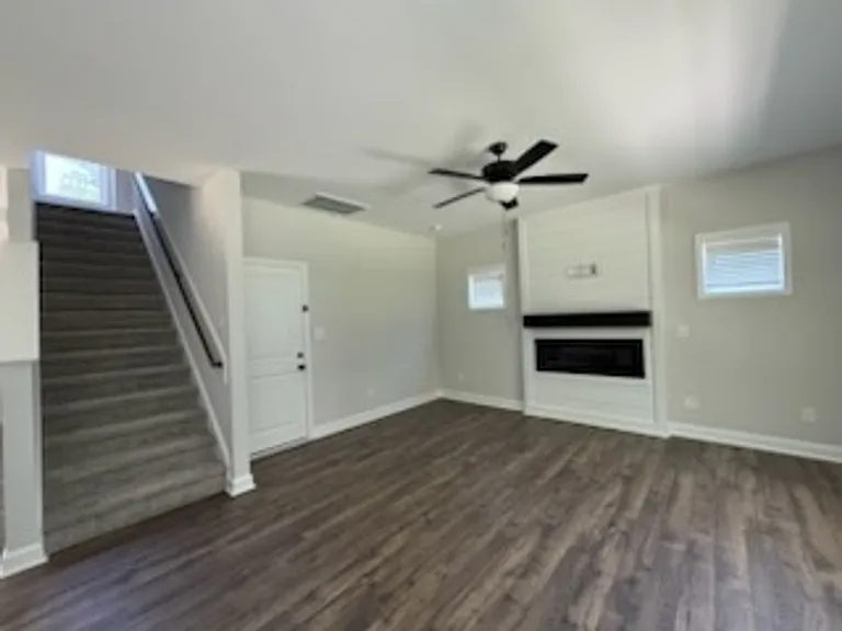 390 Summer Hill Rd — Photo 4
