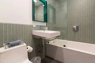 Rented by New York Casas Ltd.