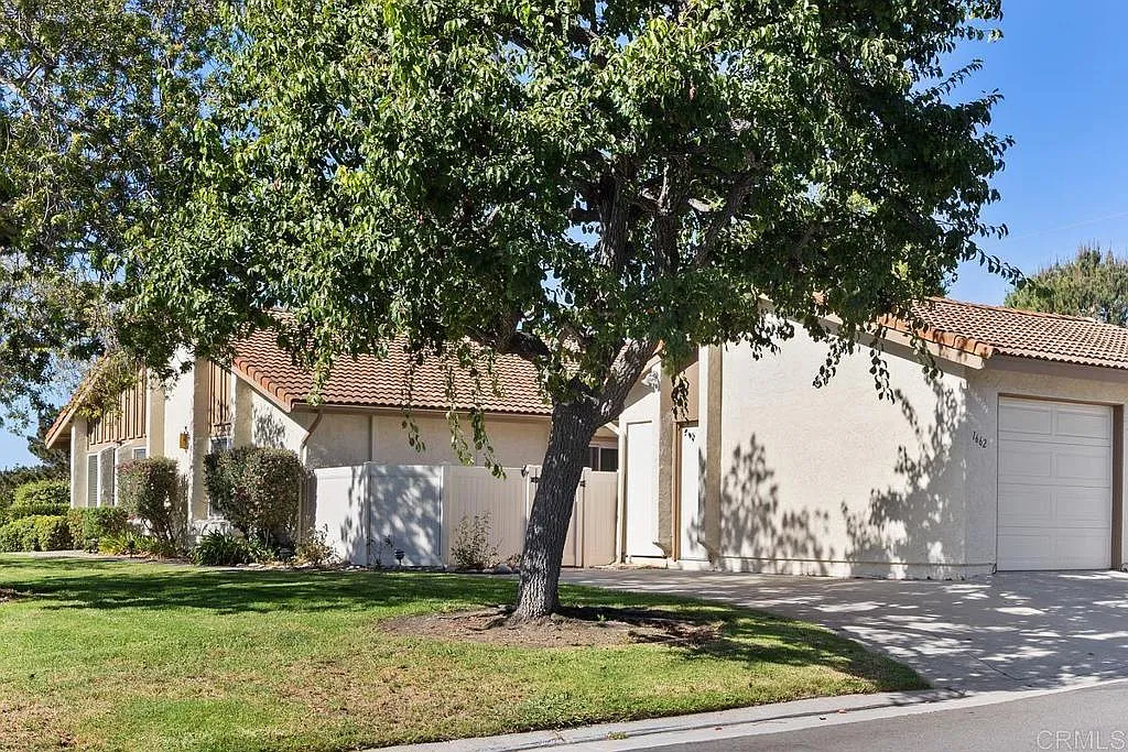 3 bed, 1056 sqft, $4,100 — Photo 1