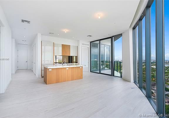 4th image of 2831 S Bayshore Dr Ph 5
