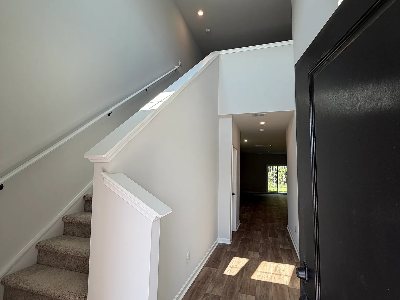 5 bed, 2.5 bath, 2345 sqft, $3,200 — Photo 4