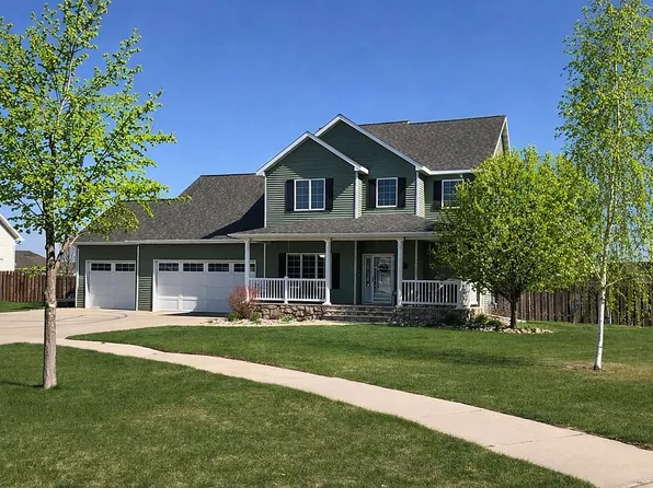 5580 E Prairiewood Dr, Grand Forks, ND 58201