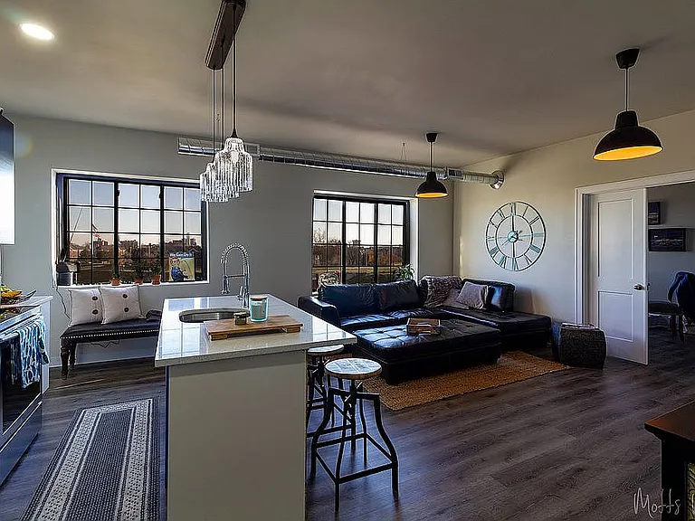 Elaine Lofts — Photo 14