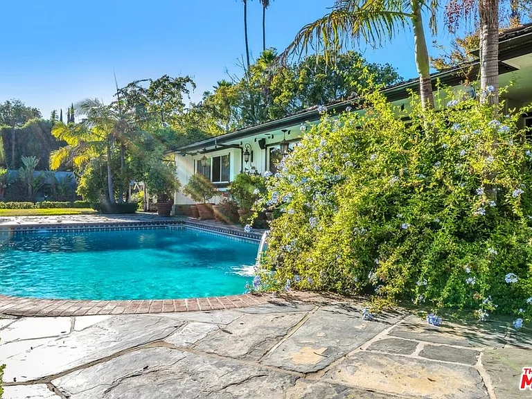 829 N Whittier Dr — Photo 50