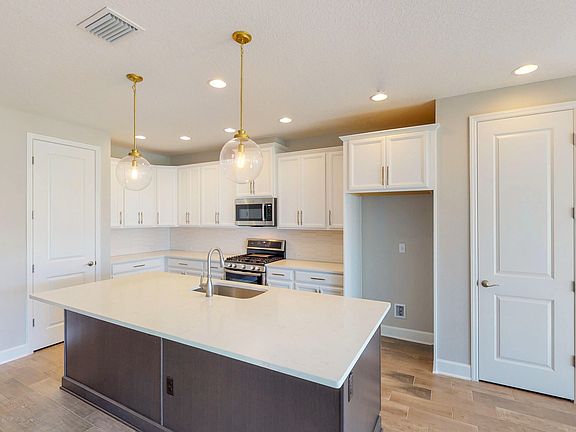 3rd image of 154 Rivercliff Trl