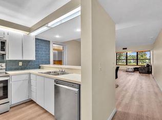 3650 Whitehall Dr APT 202, West Palm Beach, FL 33401