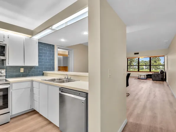 3650 Whitehall Dr, West Palm Beach, FL