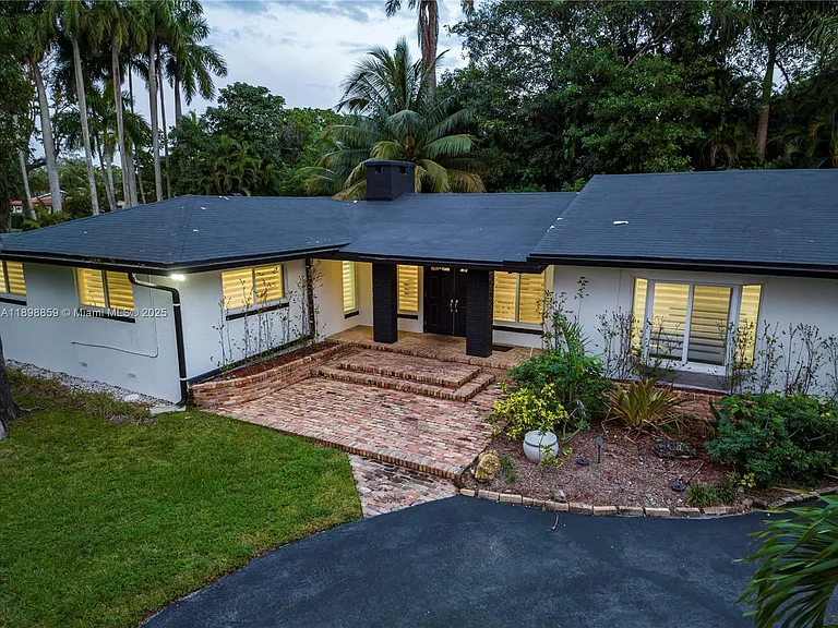 2100 SW 28th Way — Photo 5